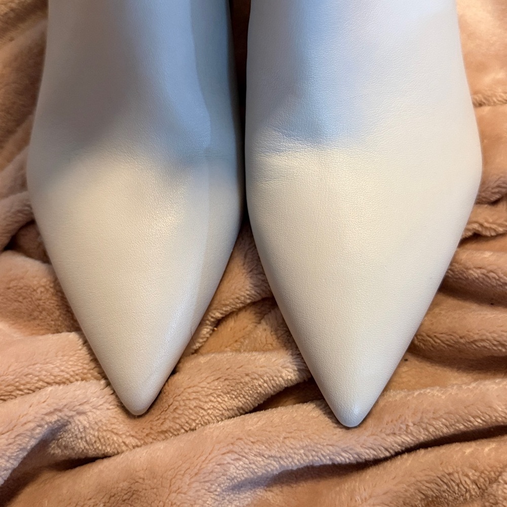 Marc Fisher Ivory Pointed Toe Block Heel Ankle Boots, size 7.5 - Picture 7 of 7